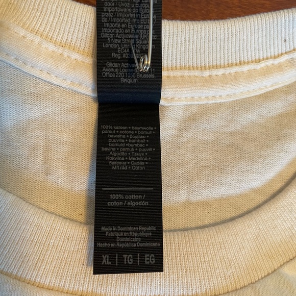 T-Shirt,  XL Short Sleeve. Reads “ Peace Love Fall” - Picture 7 of 7